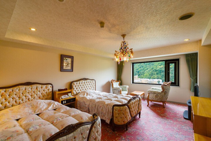Room 47 of 190