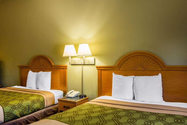 1 Queen Bed (2 of 11)