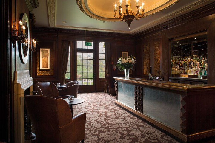 Lounge 14 of 22