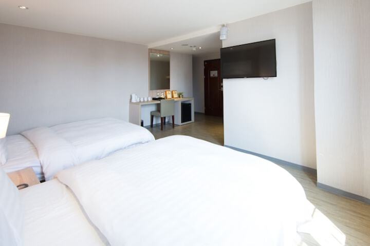 Room 53 of 88