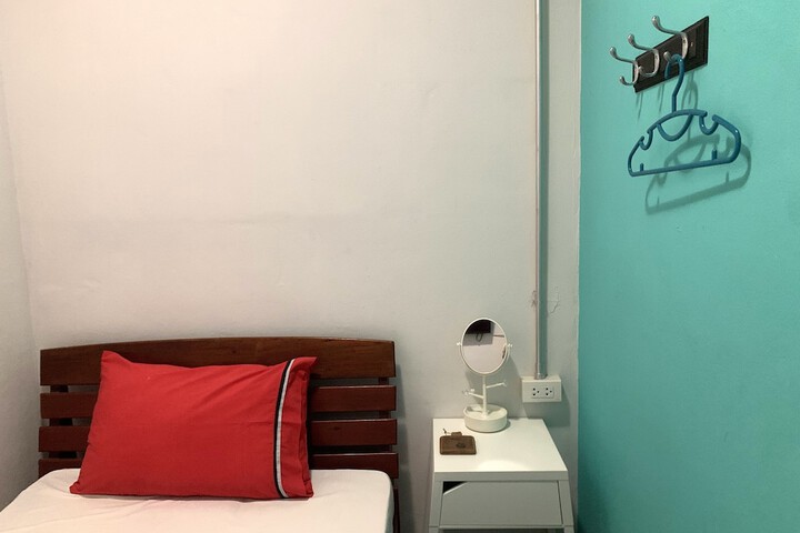 Room 12 of 60