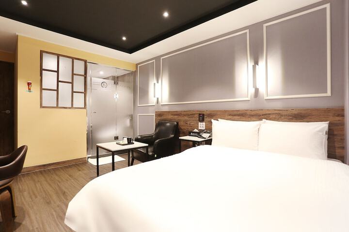 Room 10 of 46