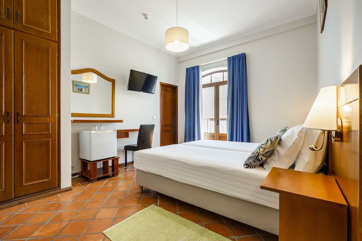Room 3 of 33