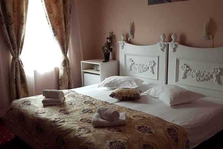 Room 15 of 16