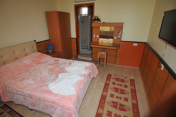 Room 3 of 66