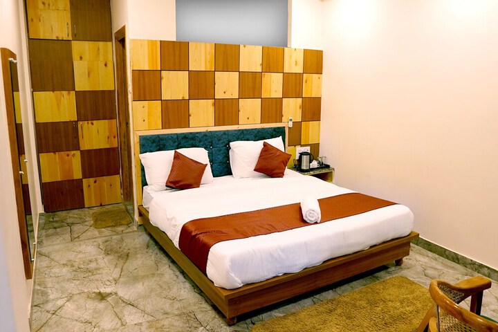 Room 13 of 29