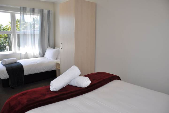 Room 6 of 80