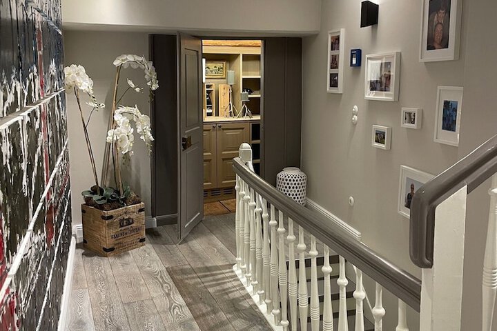 Room 8 of 82