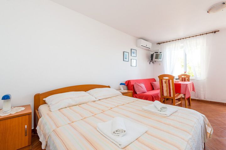 Room 15 of 104