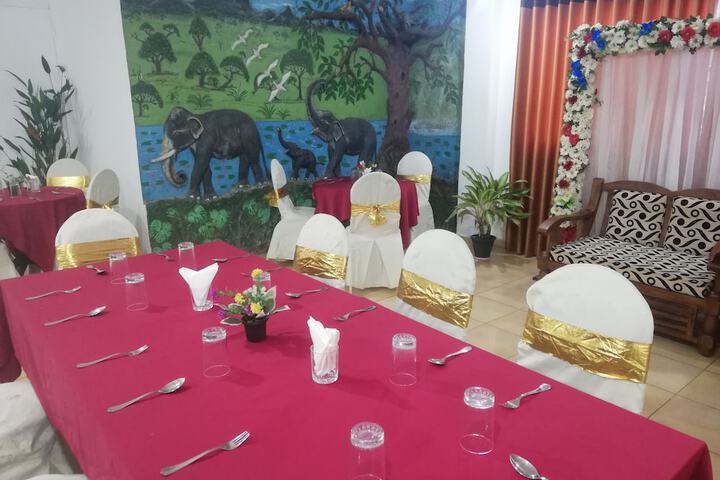 Dining 12 of 25