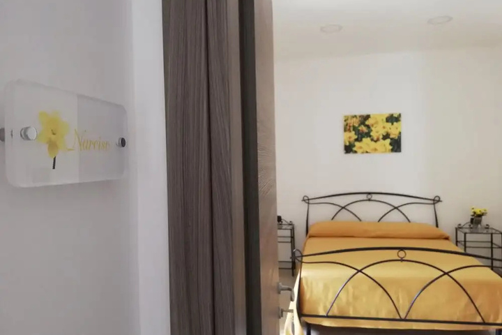 Room 4 of 12