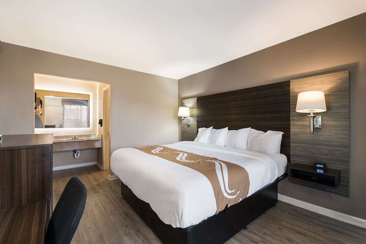 1 King Bed (12 of 13)