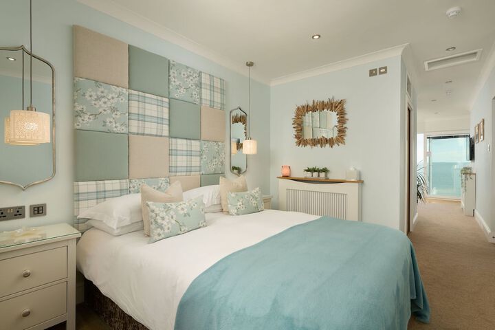 Room 12 of 65