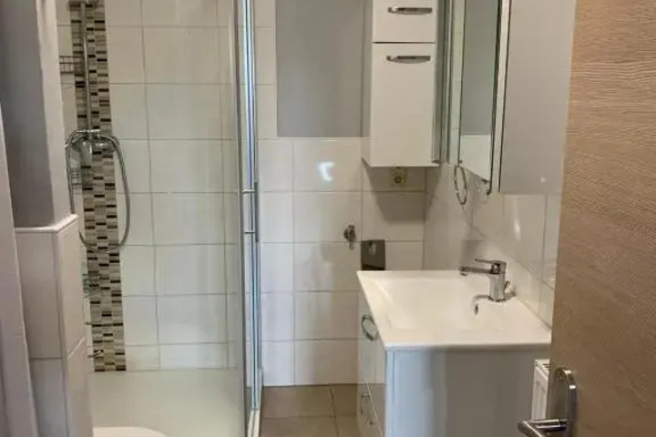 Room 7 of 16