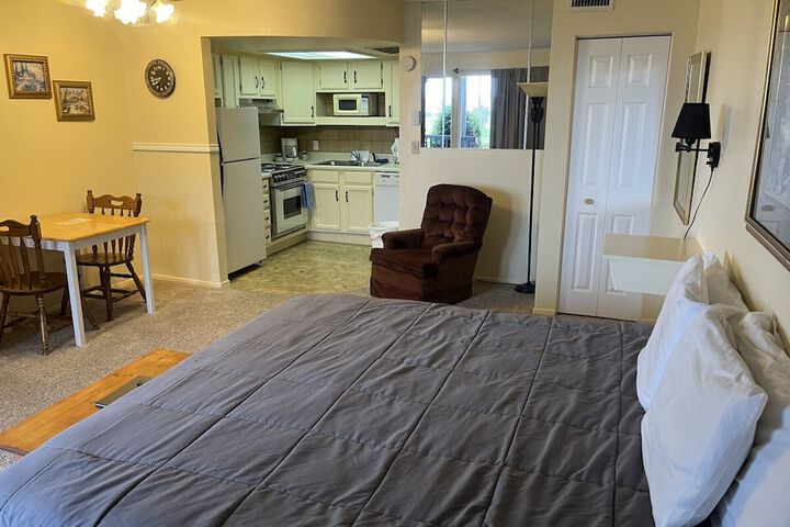 Room 5 of 28