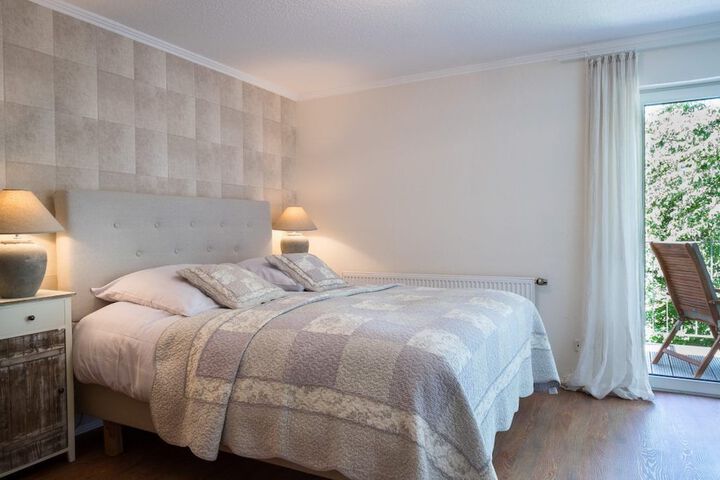 Room 6 of 25