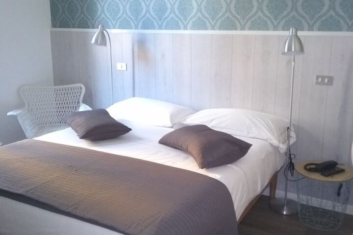 Room 4 of 37