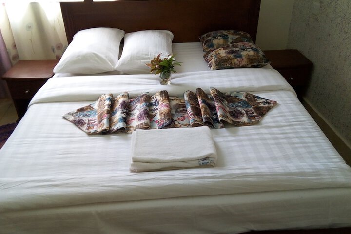 Room 2 of 6