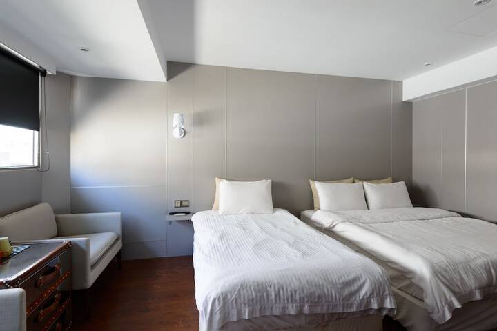 Room 6 of 32