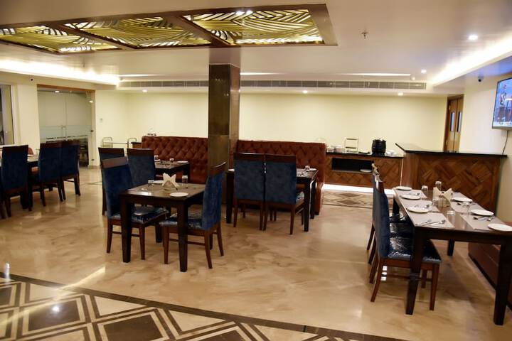 Dining 42 of 64