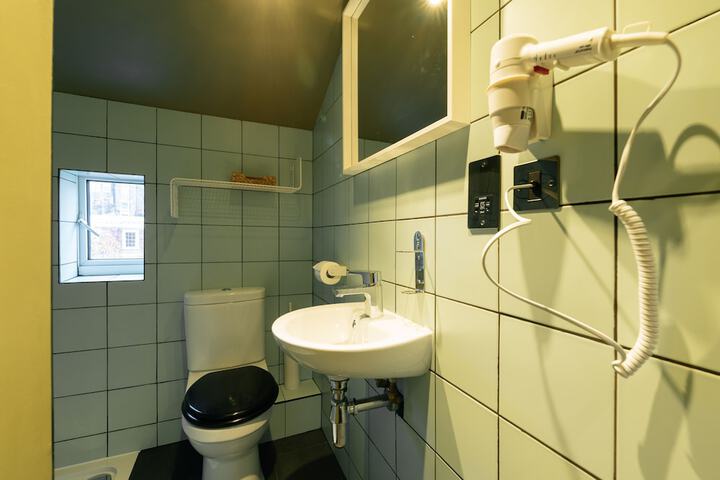 Room 36 of 46