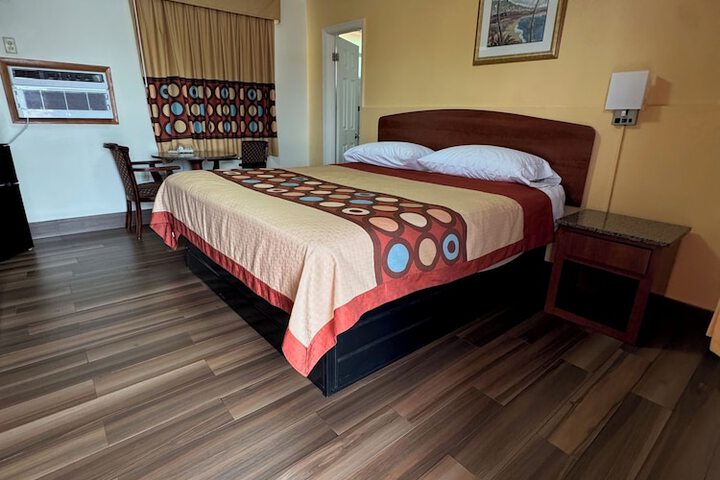 Room 5 of 21