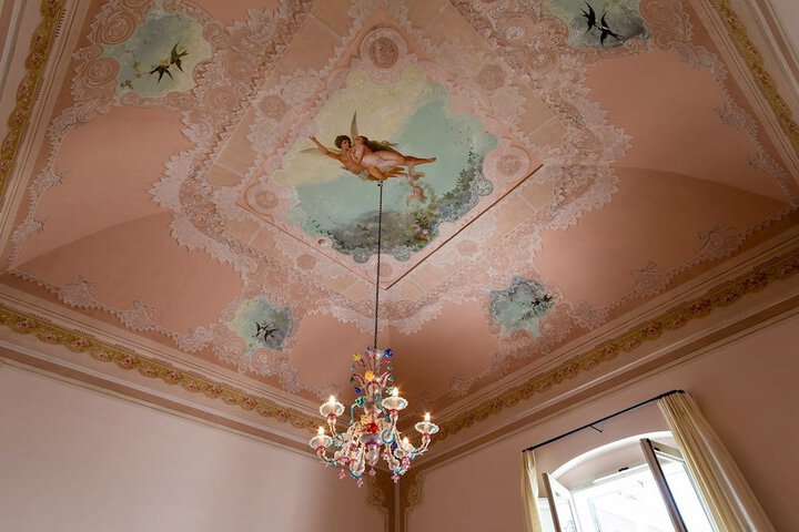 Room 23 of 94