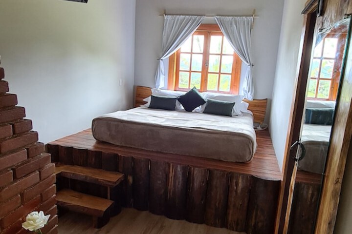 Room 12 of 37