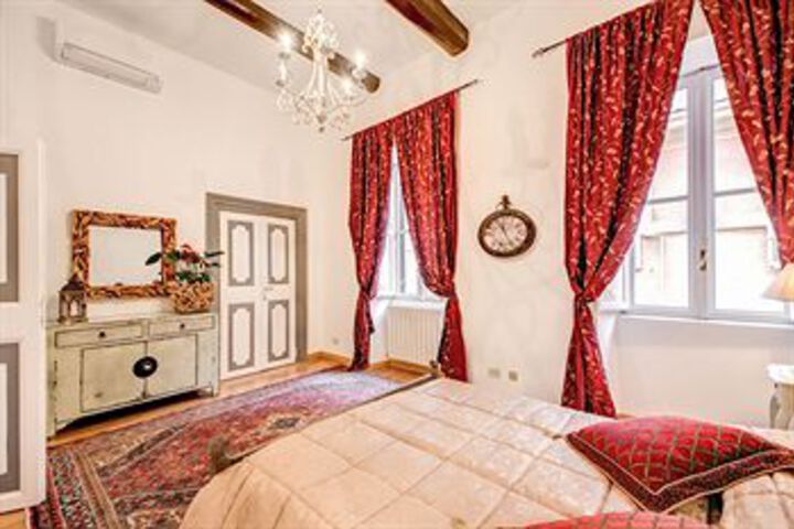 Room 32 of 49