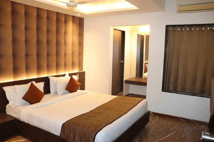 Room 2 of 11