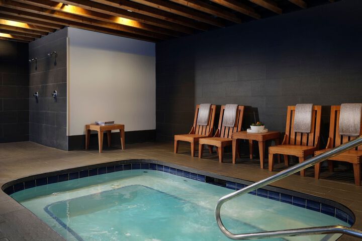 Indoor spa tub