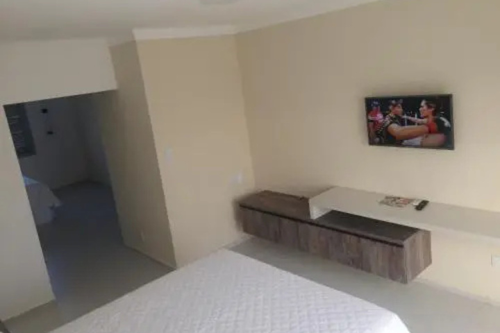 Room 4 of 12