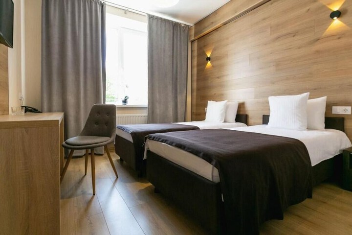 Room 4 of 27