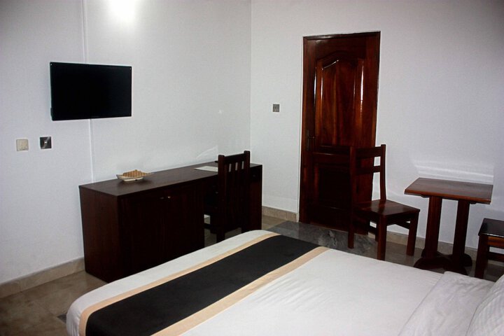 Room 9 of 24