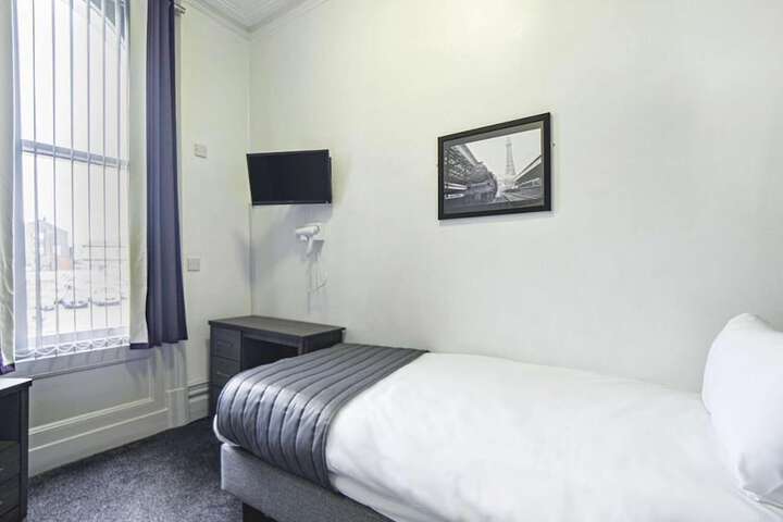 Room 9 of 48