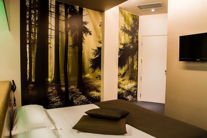 Room 9 of 95
