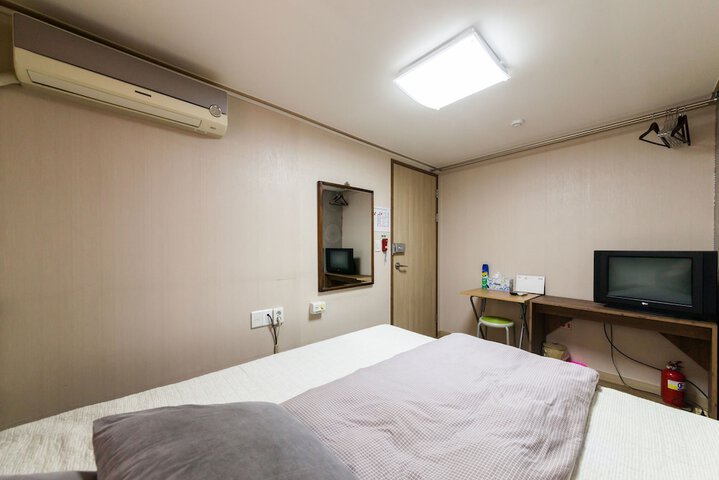 Room 29 of 43