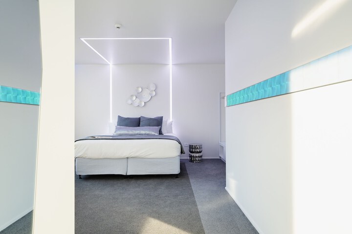 Room 2 of 5