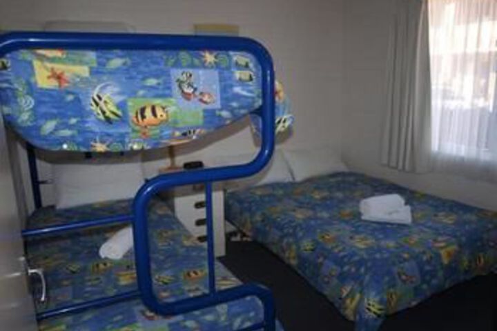 Room 6 of 17