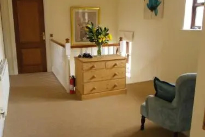 Room 6 of 13
