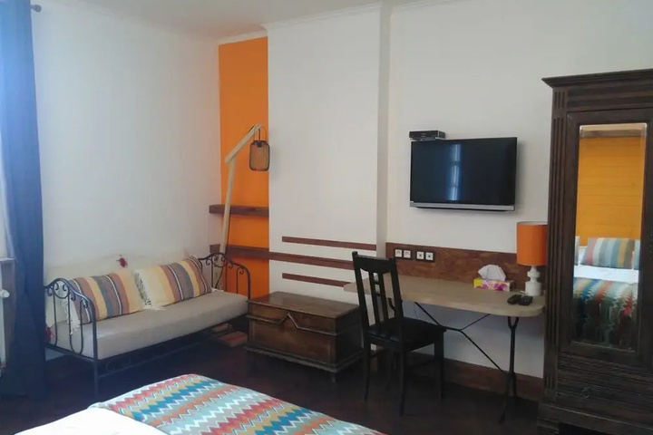 Room 2 of 11