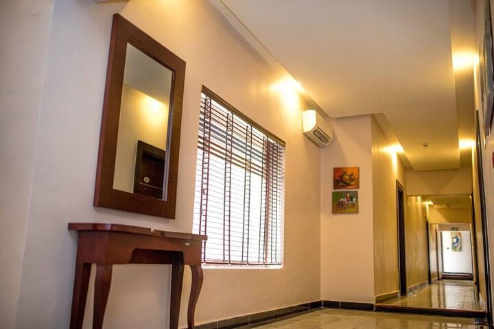 Ballroom/Hall 43 of 44