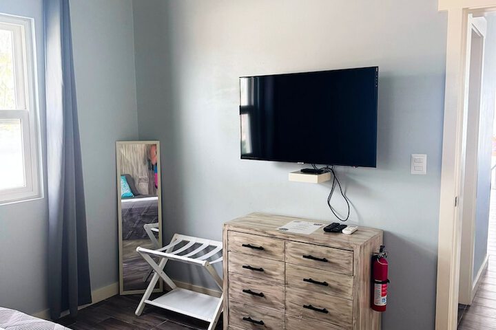 Room 7 of 99