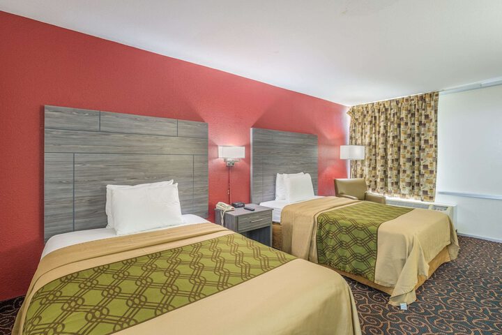 2 Double Beds (12 of 16)