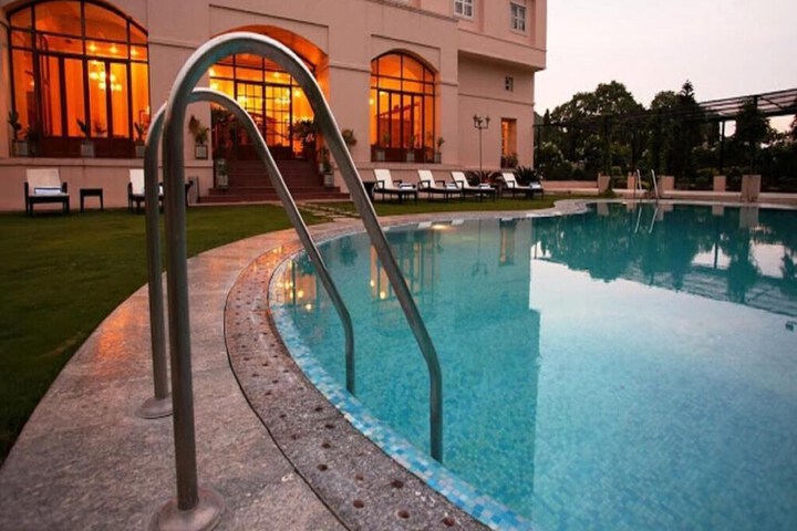 Pools & Facilities