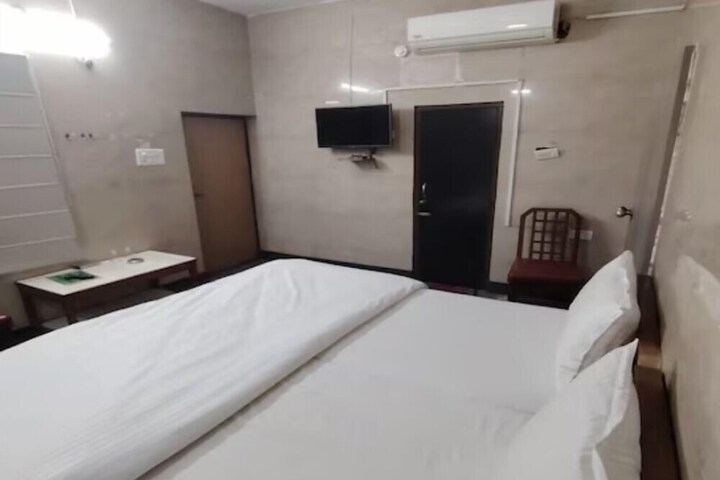 Room 5 of 6