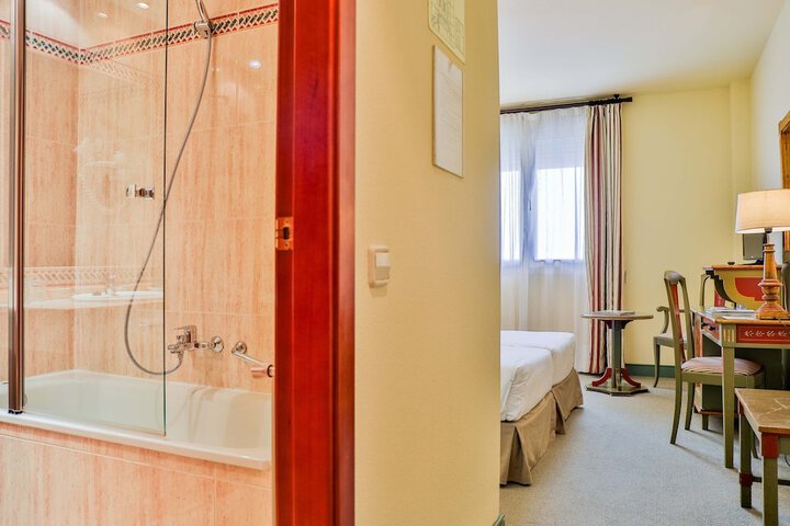 Room 7 of 36