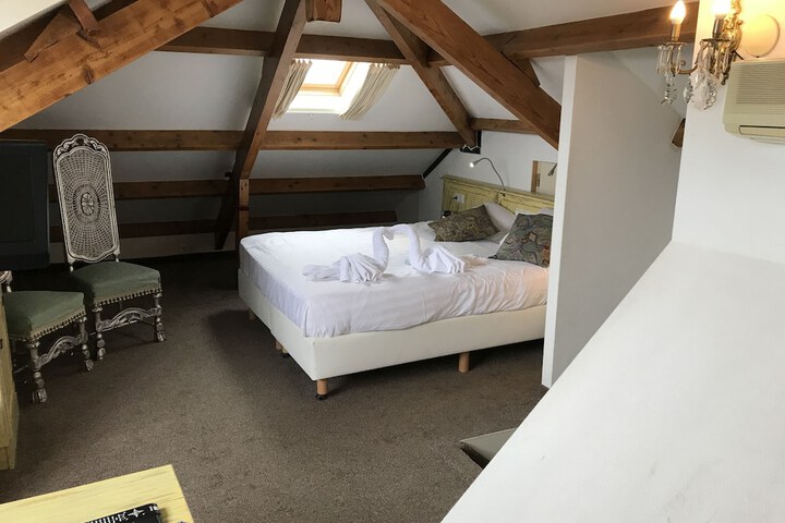 Room 9 of 43