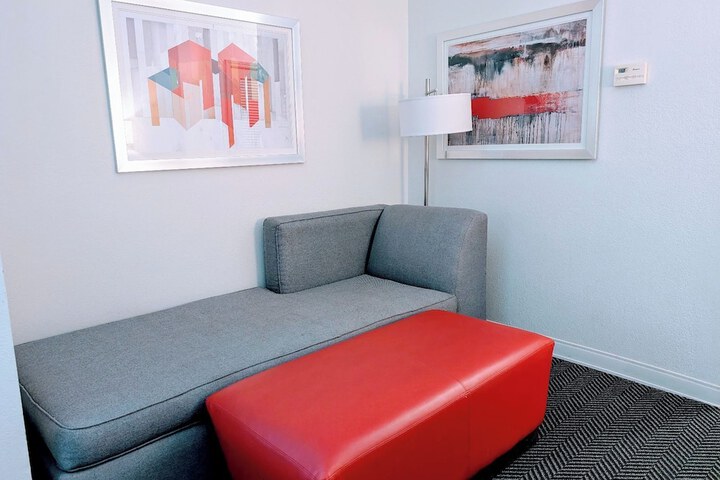 1 King Bed Accessible (3 of 4)