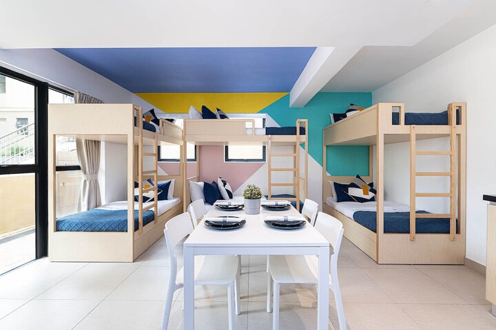 Room 6 of 15